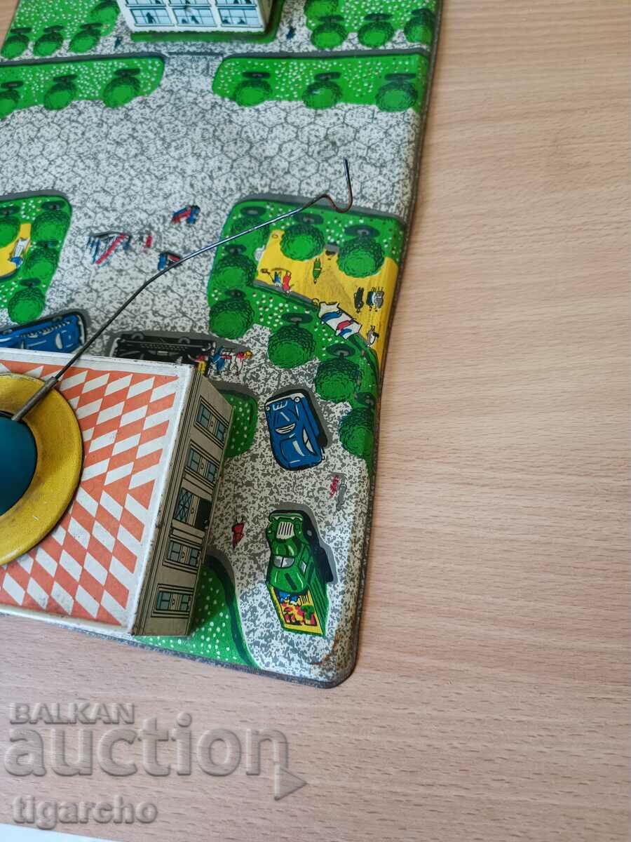 Ламаринена играчка с цена 85.00 лв. | € 43.46 Ламаринена играчка с цена 85.00 лв. | € 43.46