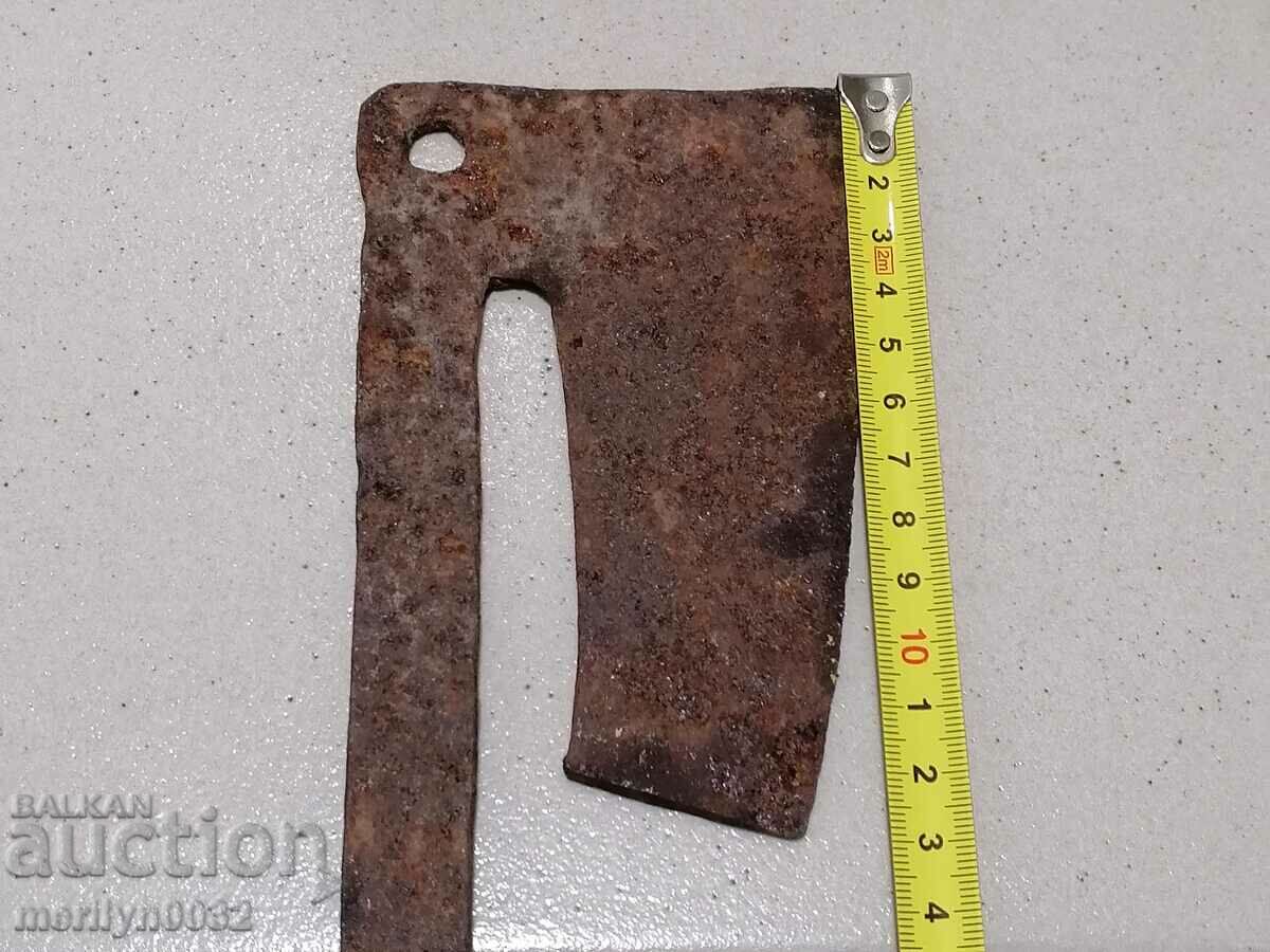 Delivery of Old satyr hatchet without sap satyr axe