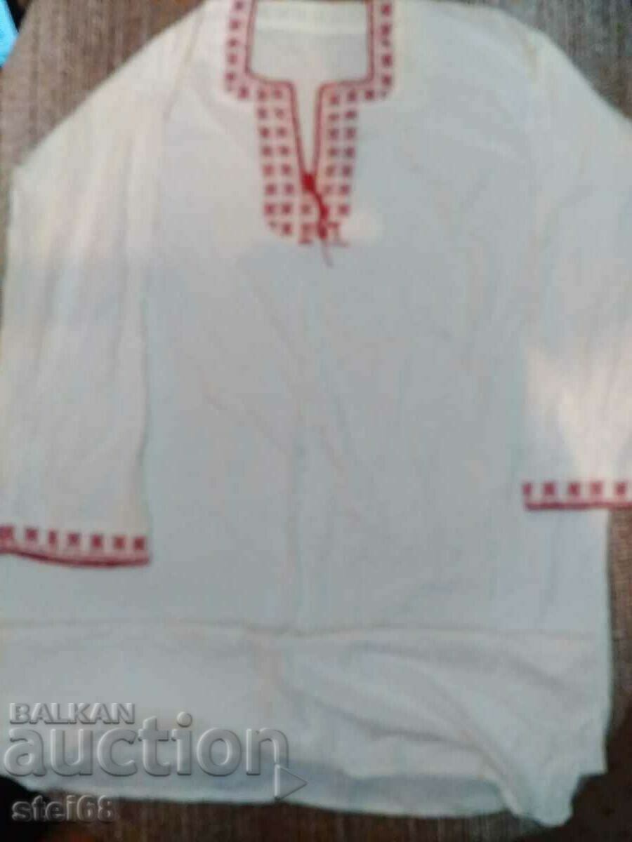 Cămașă Bătrâni autentică cu preț 60.00 BGN | € 30.68 Cămașă Bătrâni autentică cu preț 60.00 BGN | € 30.68