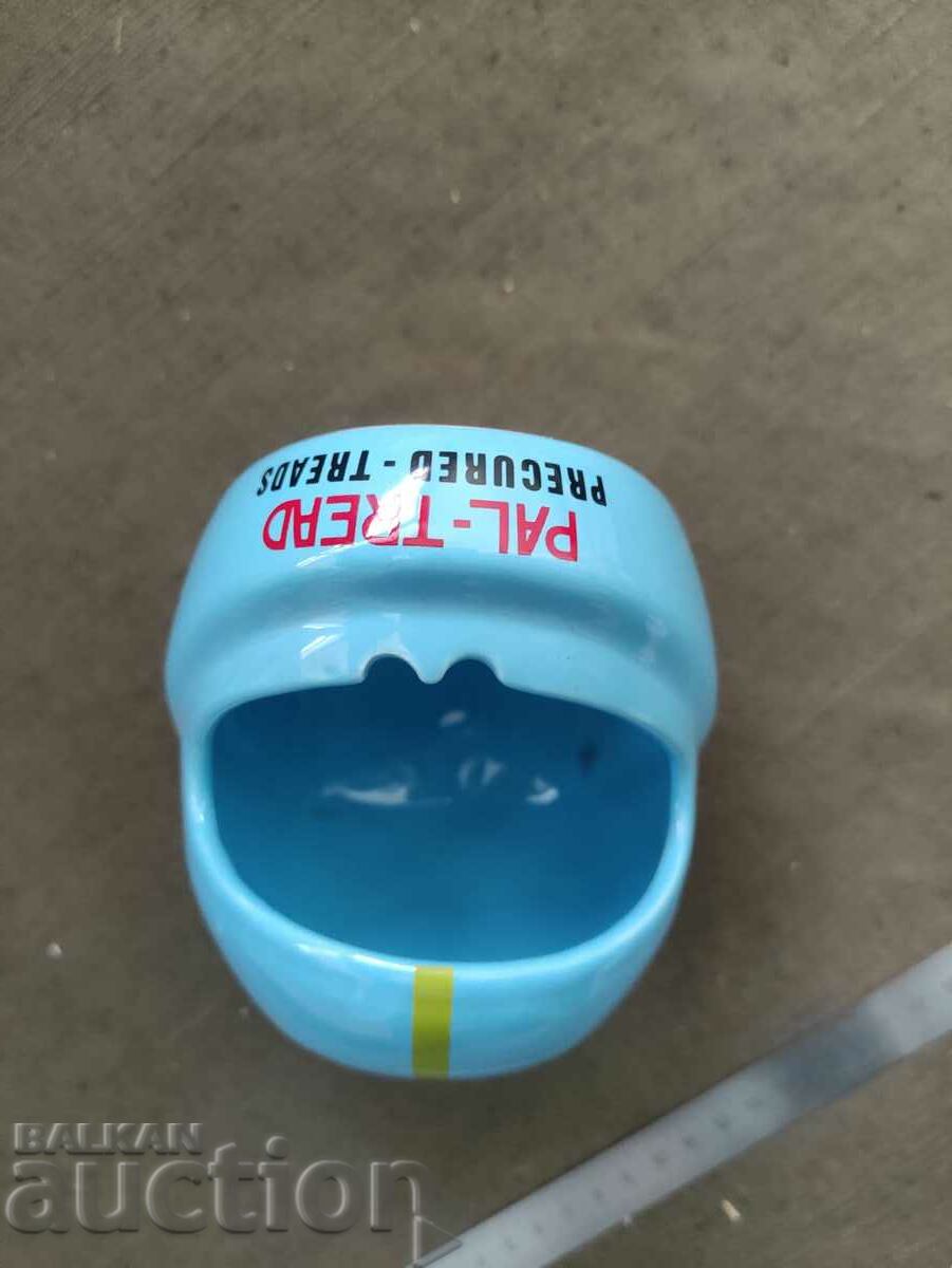 Auction porcelain/ceramic motorcycle helmet Pal - Tread iTAL - Rubb Auction porcelain/ceramic motorcycle helmet Pal - Tread iTAL - Rubb