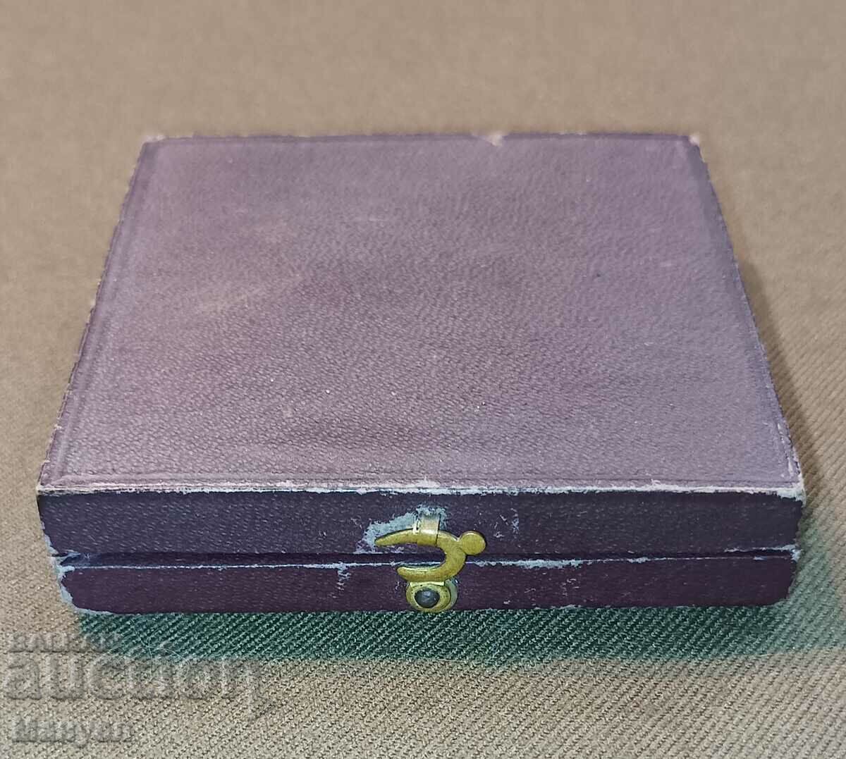 Delivery of Italian Olympic Committee boxed plaque.