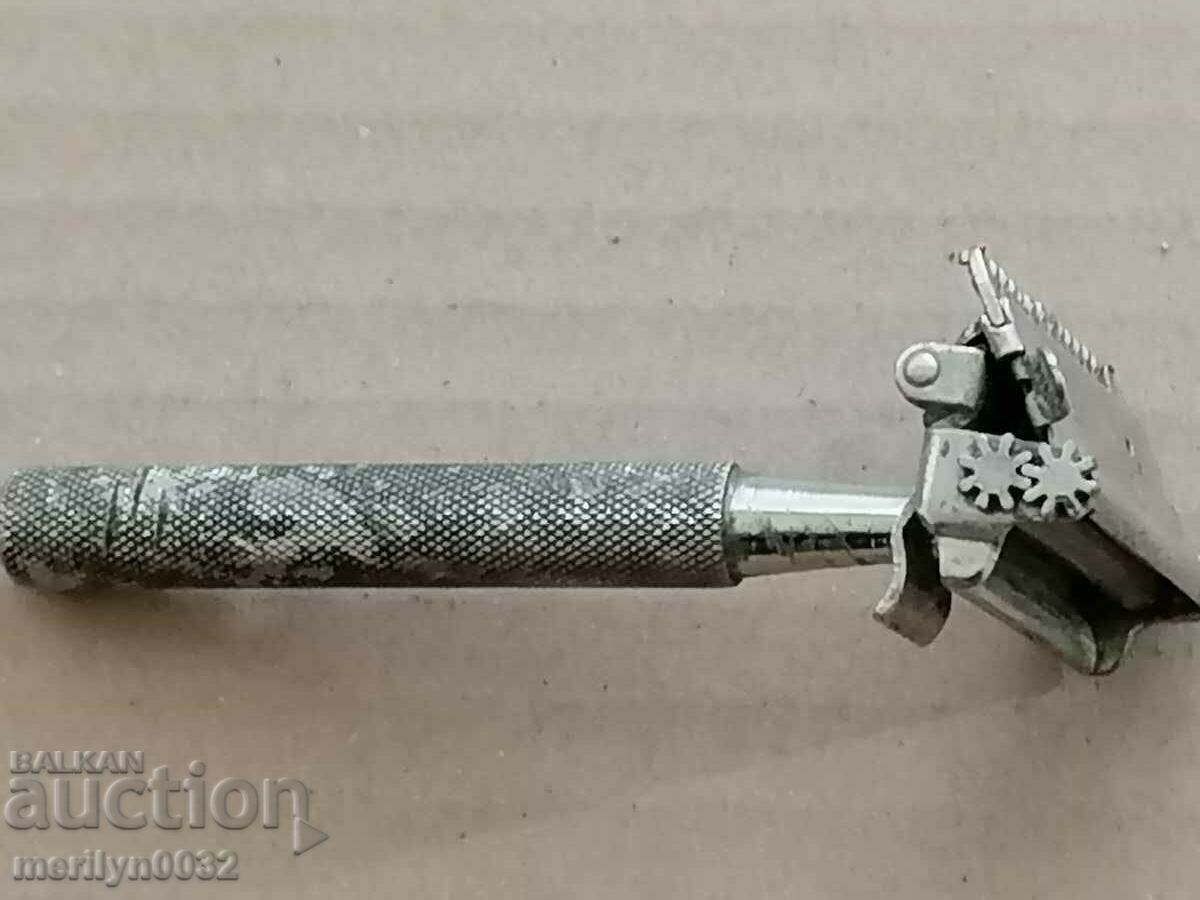 Ξυράφι με τιμή 51.00 BGN | € 26.08