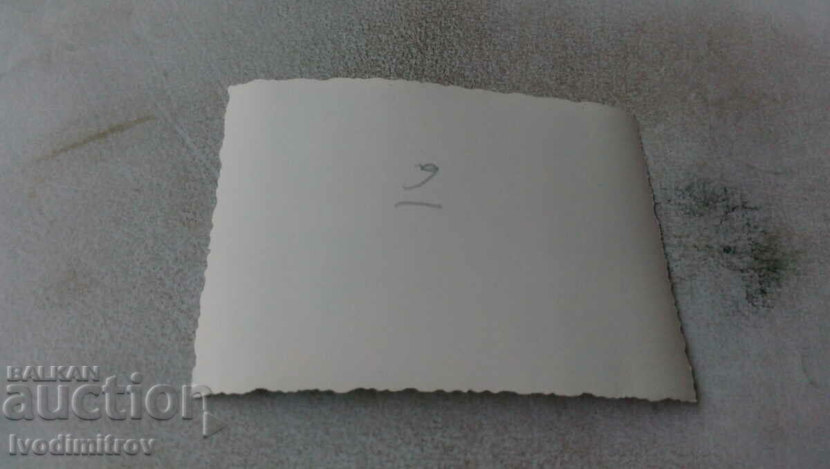 Φωτογραφία Άνθρωπος σε βράχο δίπλα στη θάλασσα με τιμή 2.35 BGN | € 1.20 Φωτογραφία Άνθρωπος σε βράχο δίπλα στη θάλασσα με τιμή 2.35 BGN | € 1.20