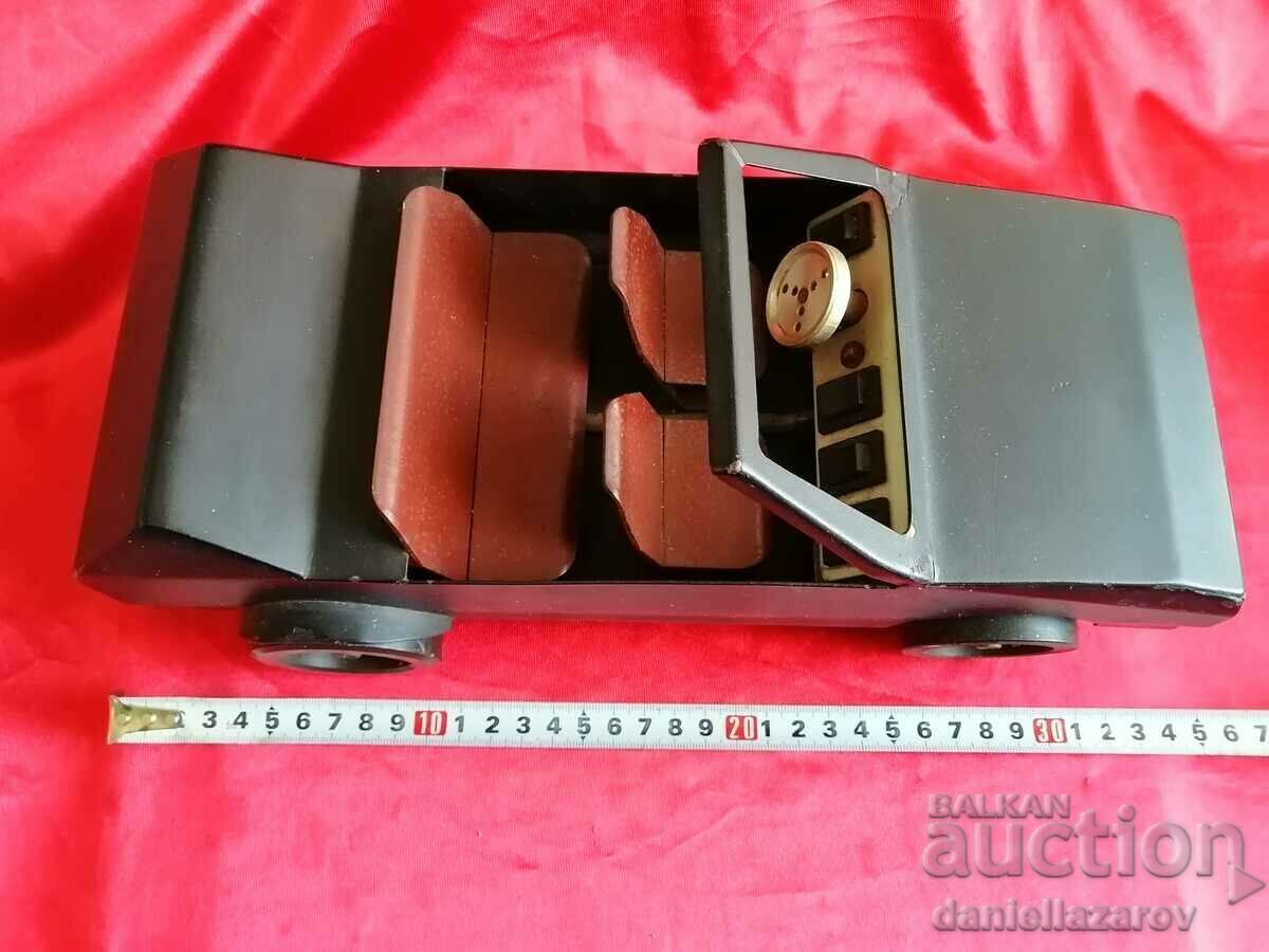 Mașină mare, veche din metal, model, prototip, jucărie - 7