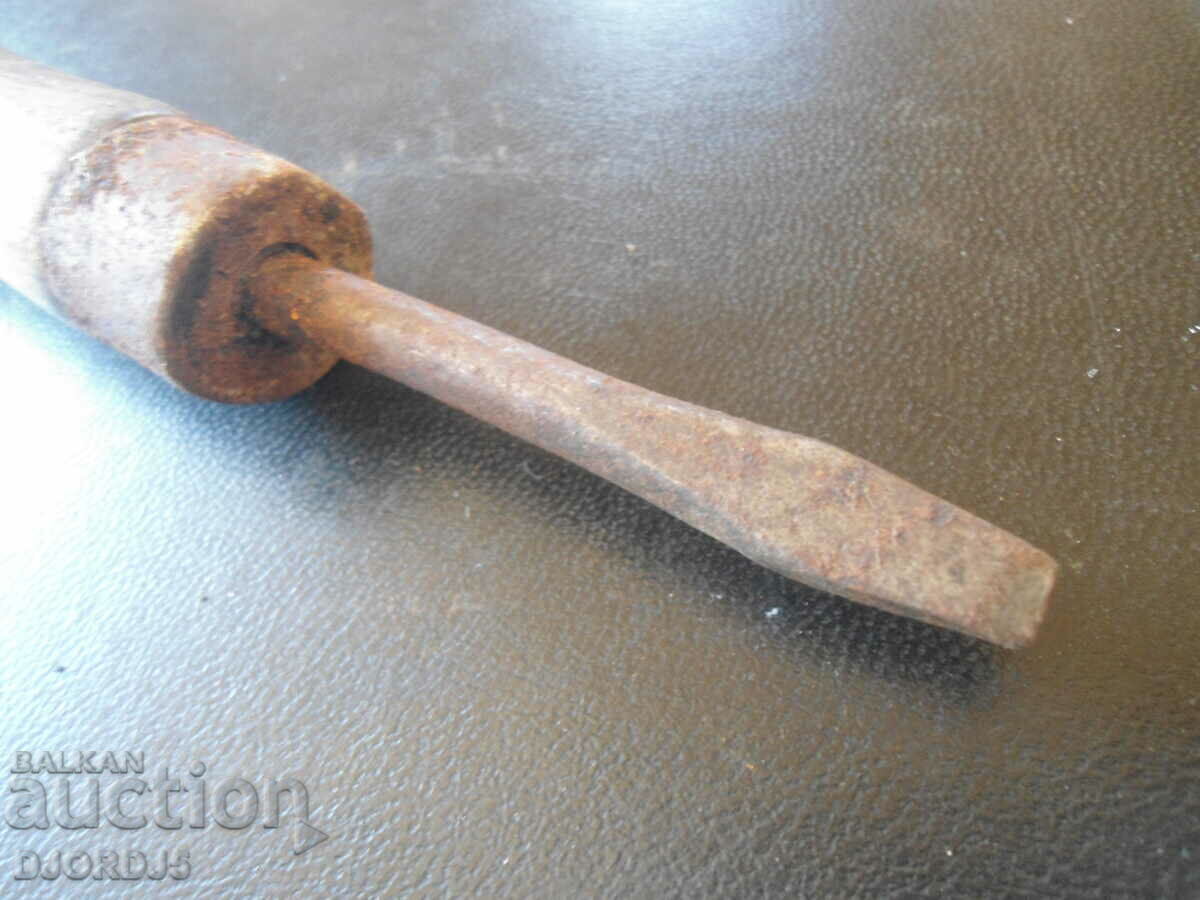 An old screwdriver with price 4.00 BGN | € 2.05 An old screwdriver with price 4.00 BGN | € 2.05