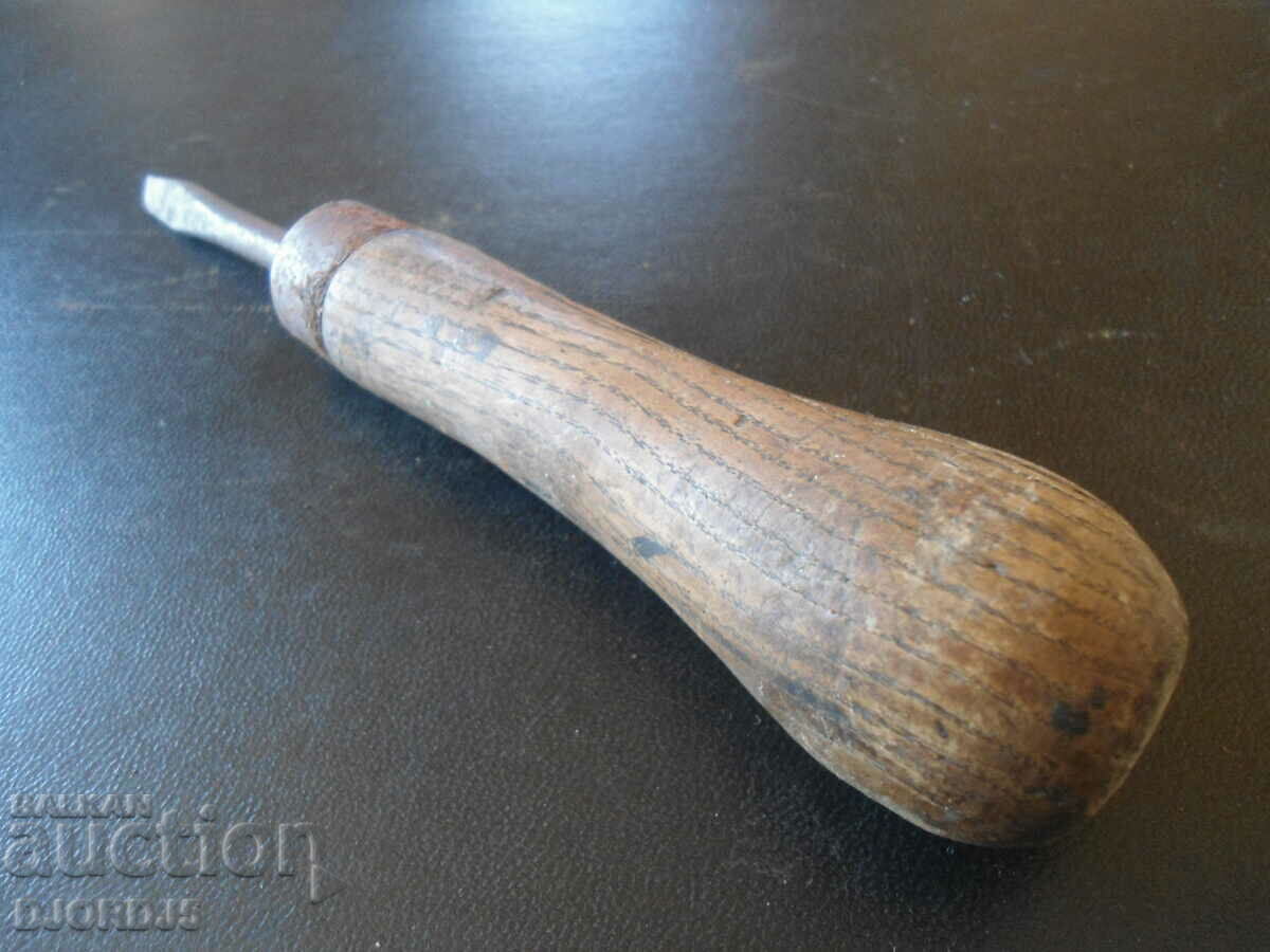 Auction An old screwdriver Auction An old screwdriver