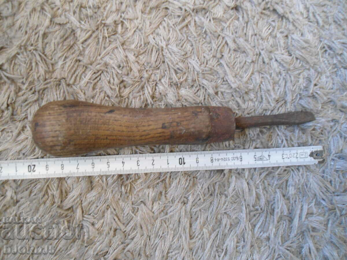 Delivery of An old screwdriver Delivery of An old screwdriver