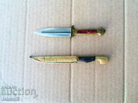 Lot of 2 rare small daggers/knives/blades, collectible