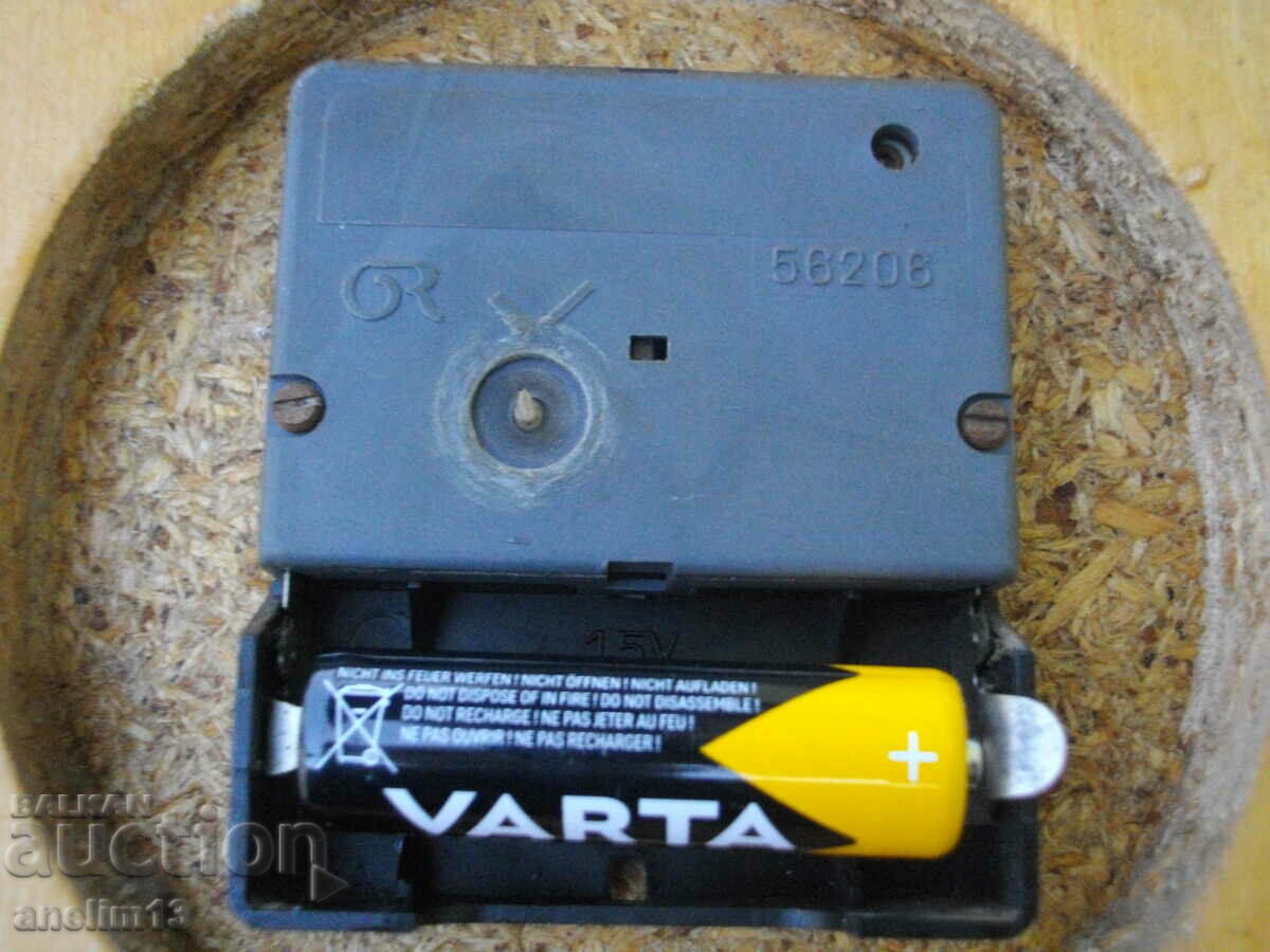 AMBER QUARTZ WALL CLOCK - 6 AMBER QUARTZ WALL CLOCK - 6