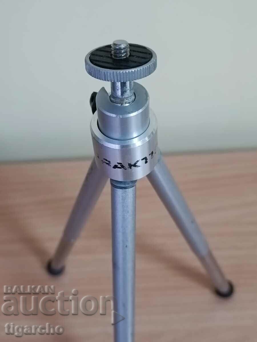 Auction  Camera stand