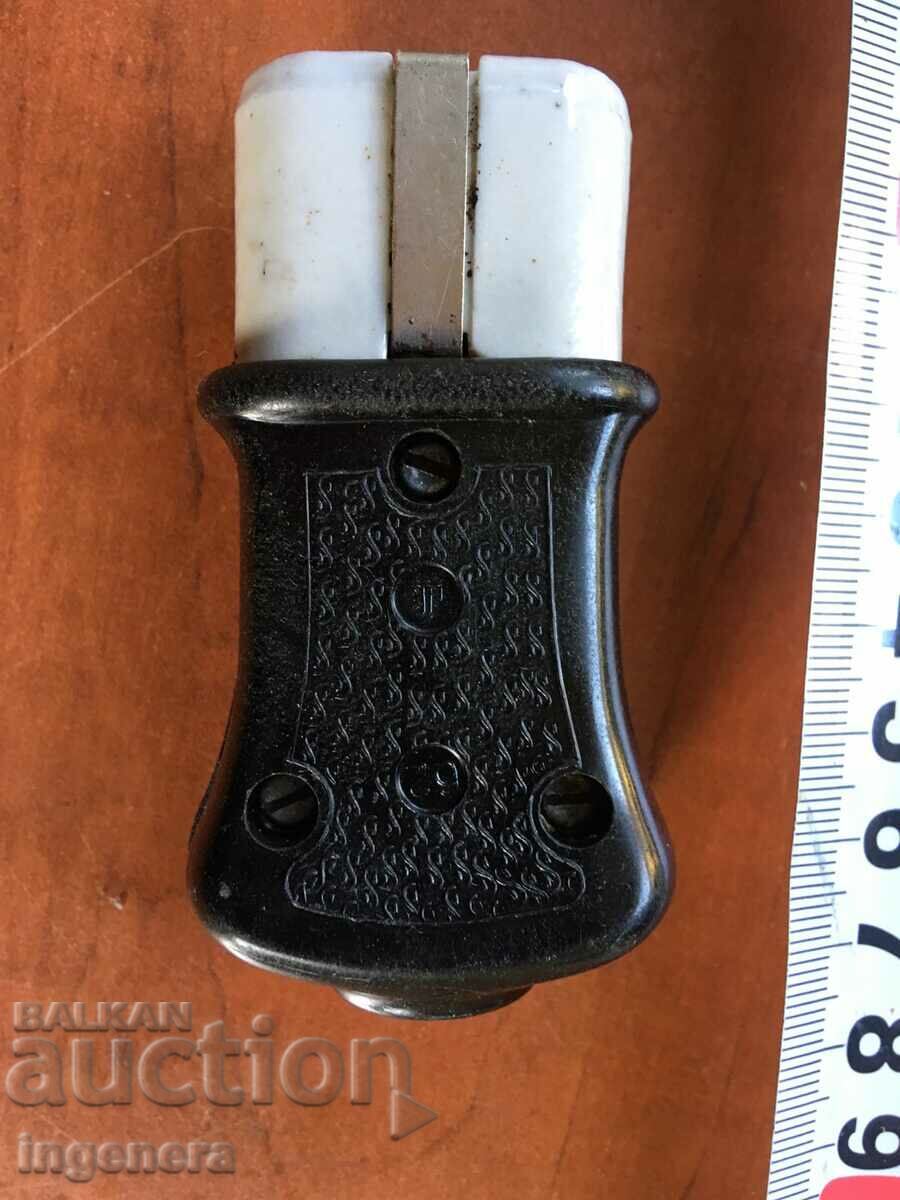 Delivery of PLUG RETRO BAKELITE PORCELAIN Delivery of PLUG RETRO BAKELITE PORCELAIN