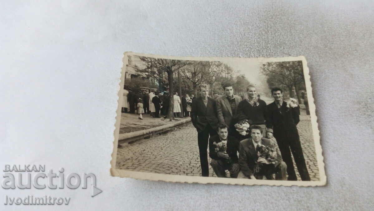 Photo Sofia Six recruits on the street 1955