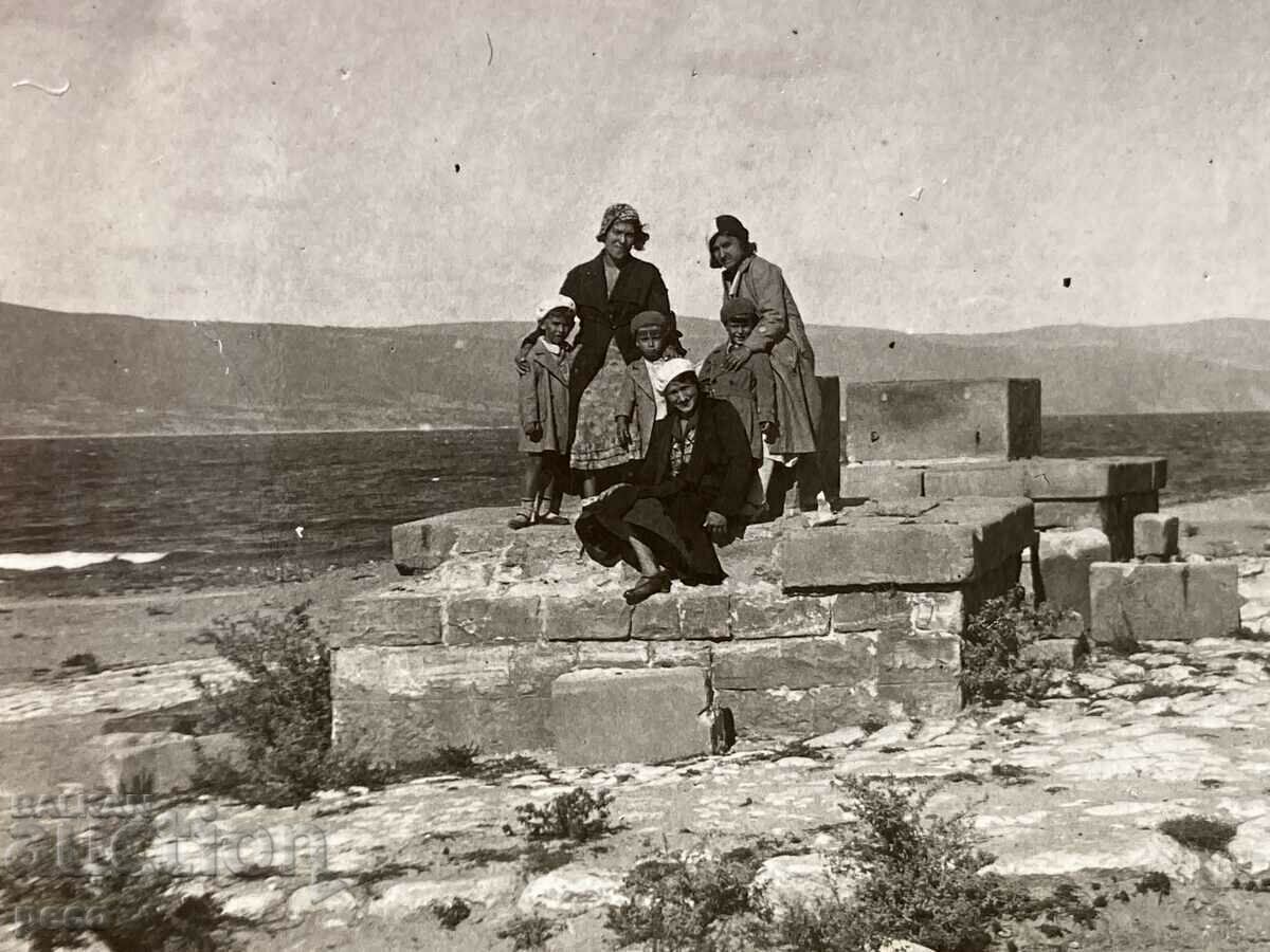 Wells to Mesemvria 1932 old photo with price 30.00 BGN | € 15.34 Wells to Mesemvria 1932 old photo with price 30.00 BGN | € 15.34