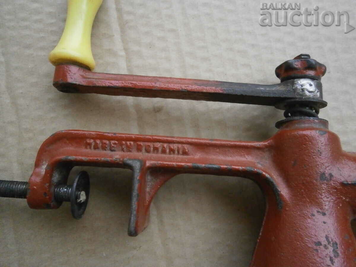 retro cast iron mill grinder for walnuts vintage - 5 retro cast iron mill grinder for walnuts vintage - 5