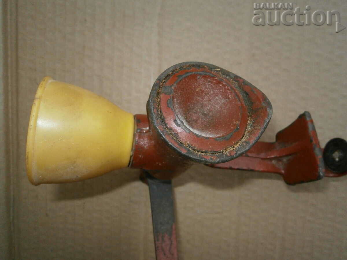 retro cast iron mill grinder for walnuts vintage - 7 retro cast iron mill grinder for walnuts vintage - 7