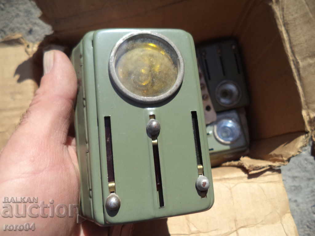 Delivery of FLASHLIGHT WITH 4 LIGHTS - NEW - NEW Delivery of FLASHLIGHT WITH 4 LIGHTS - NEW - NEW