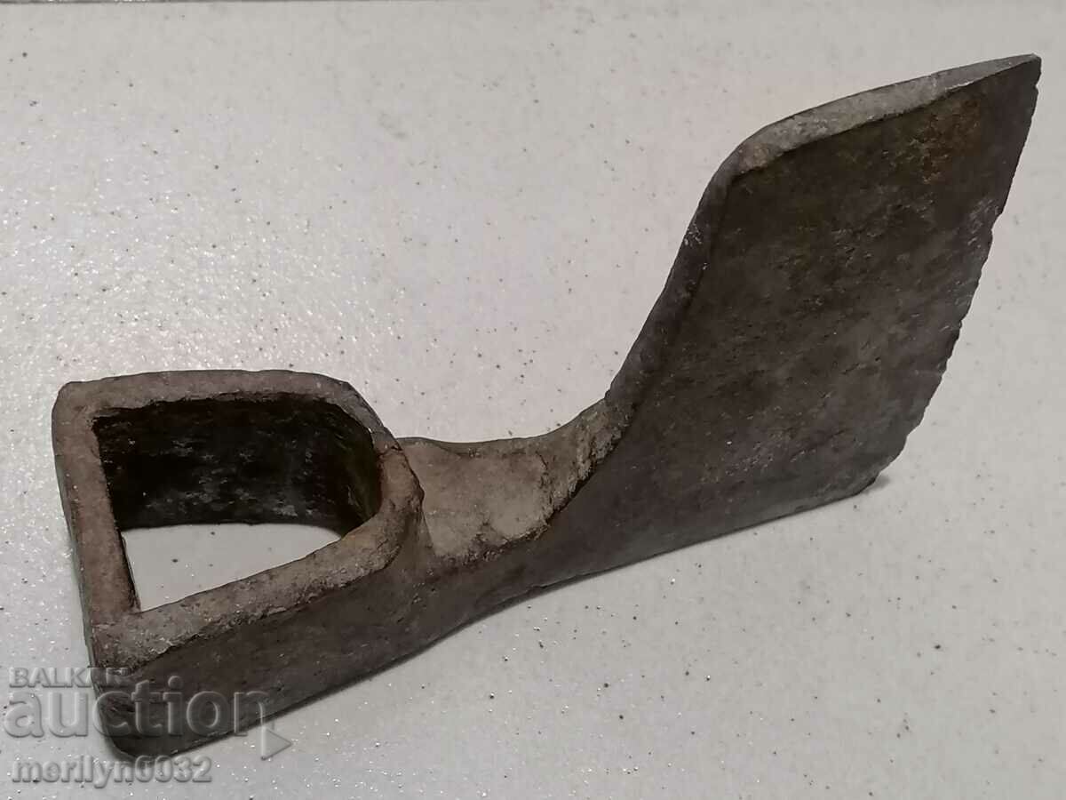 Livrarea Instrument de fier vechi cu ciocan vechi din Bulgaria Livrarea Instrument de fier vechi cu ciocan vechi din Bulgaria