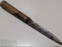 Un cuțit vechi de măcelărie de la mijlocul secolului XX