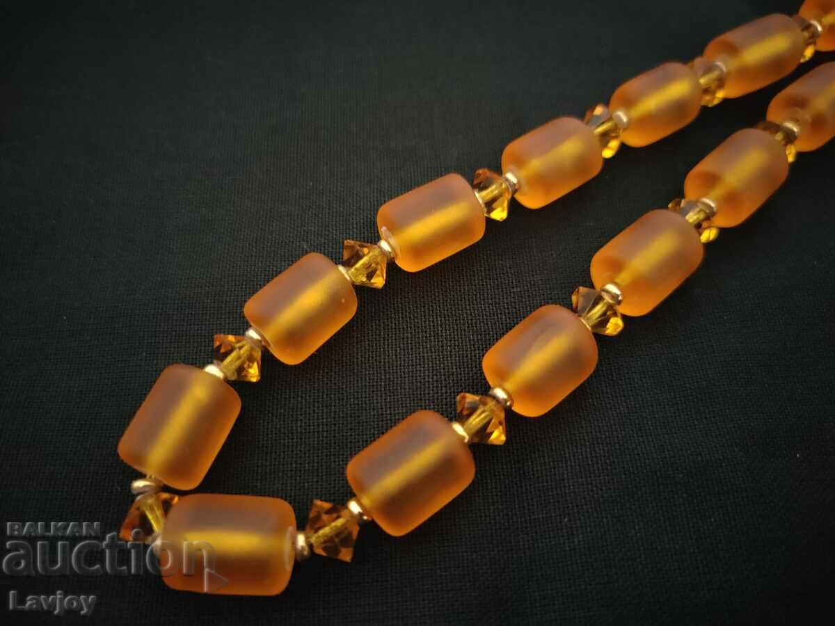 Delivery of Old Simmons necklace 1940 Delivery of Old Simmons necklace 1940