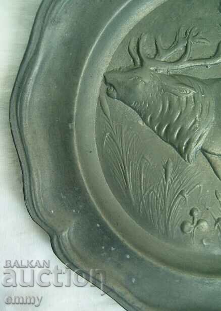 Auction Old embossed zinc wall plate, 22.5 cm Auction Old embossed zinc wall plate, 22.5 cm
