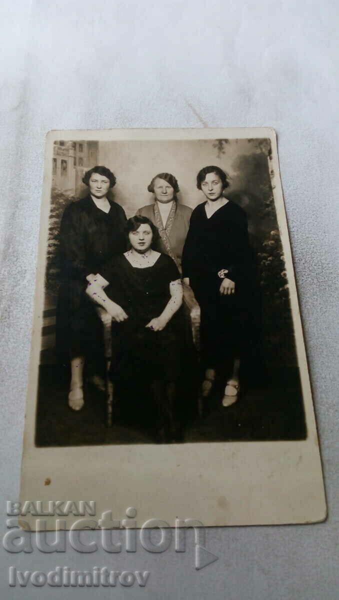 Photo Four women 1928