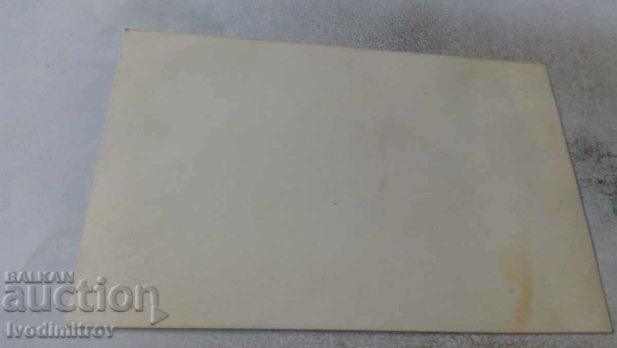 Φωτογραφία Σοφία Δύο άντρες με λαϊκές φορεσιές στο δρόμο με τιμή 2.65 BGN | € 1.35 Φωτογραφία Σοφία Δύο άντρες με λαϊκές φορεσιές στο δρόμο με τιμή 2.65 BGN | € 1.35