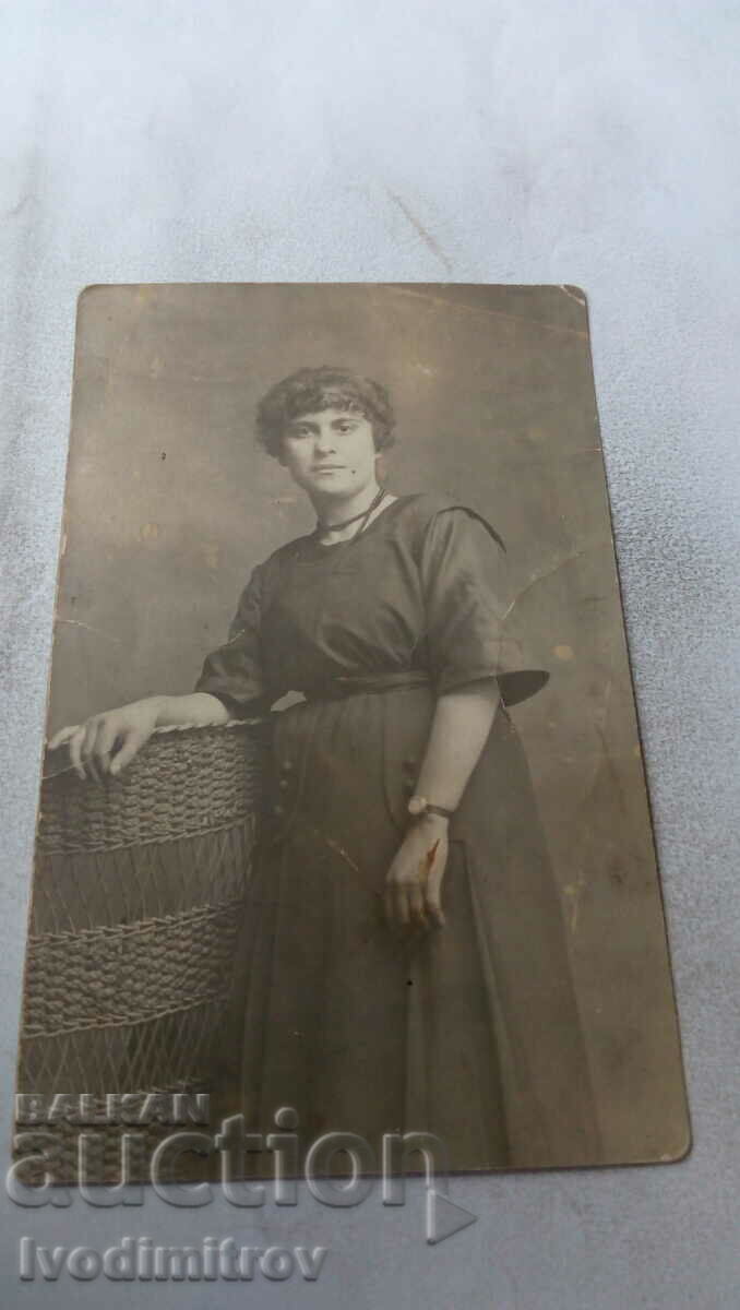 Φωτογραφία Γυναίκα με μαύρο φόρεμα 1922