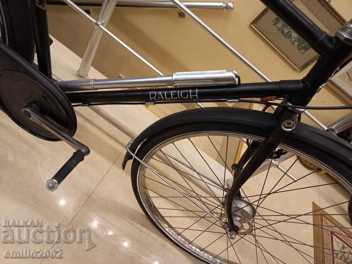 Delivery of Ralegh Royal Roadster Collector's Bike Delivery of Ralegh Royal Roadster Collector's Bike