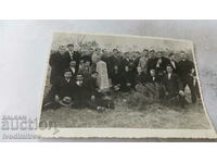 Foto Bărbați la mormântul lui Toncho Galchavov, ucis în 1925