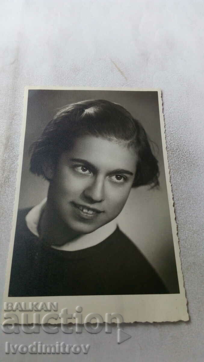 Fotografie Sofia Fată tânără din clasa a XI-a 1956