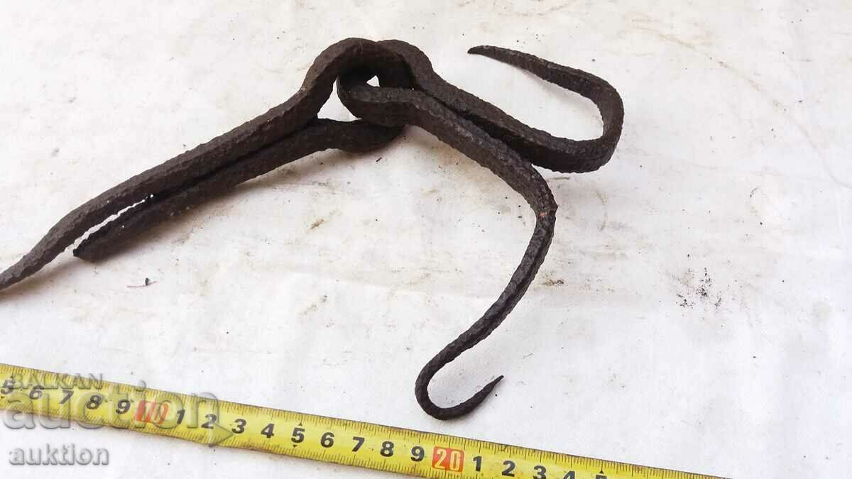 Auction FORGED RENAISSANCE DOOR HINGES - CRANE Auction FORGED RENAISSANCE DOOR HINGES - CRANE