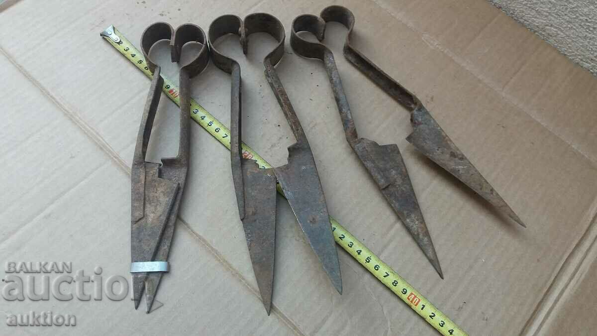 SET OF 3 FORGED RENAISSANCE SCISSORS - 7 SET OF 3 FORGED RENAISSANCE SCISSORS - 7