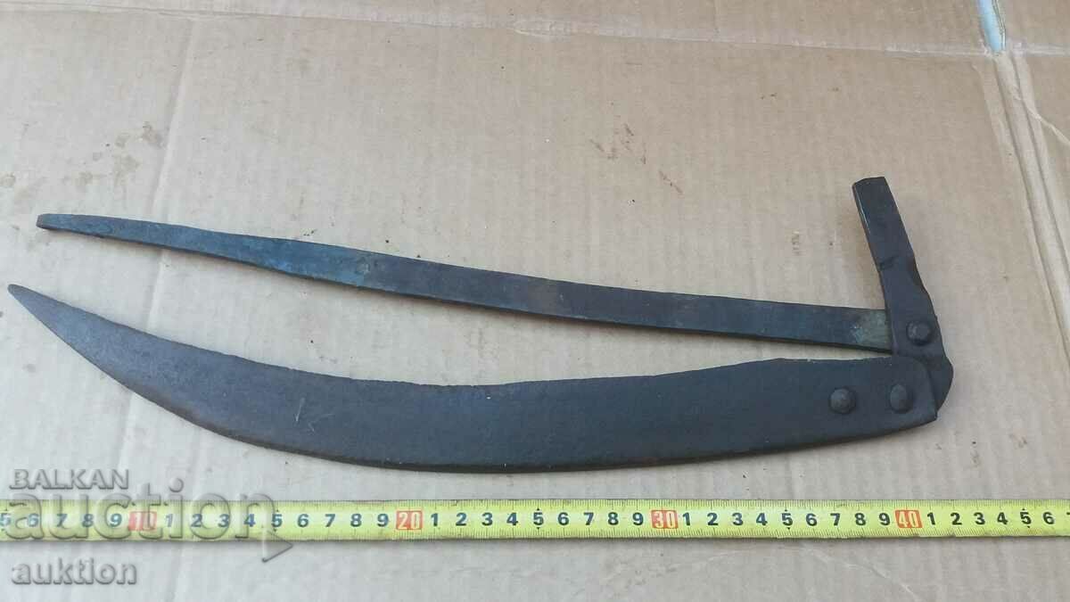 FORGED SOLID LARGE RENAISSANCE HARVEST SICKLE - 6 FORGED SOLID LARGE RENAISSANCE HARVEST SICKLE - 6