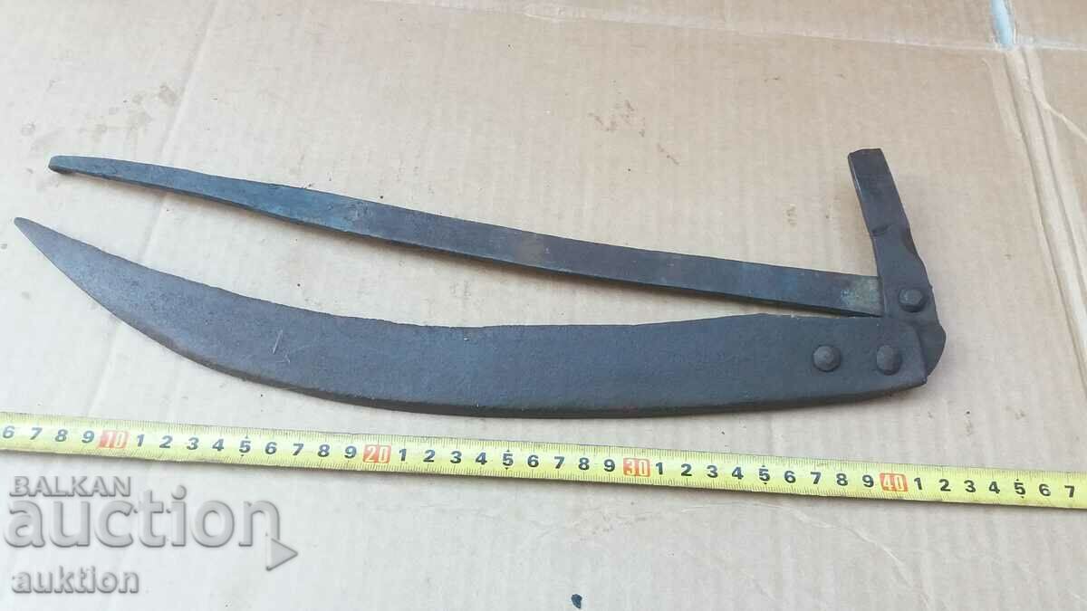 FORGED SOLID LARGE RENAISSANCE HARVEST SICKLE - 7 FORGED SOLID LARGE RENAISSANCE HARVEST SICKLE - 7