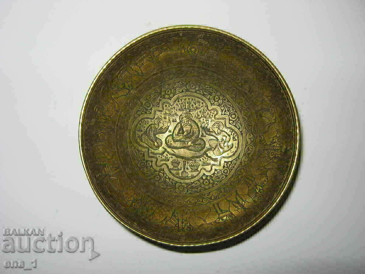 Рядка персийска/ислямска/арабска бронзова купа за вода с цена 449.00 лв. | € 229.57 Рядка персийска/ислямска/арабска бронзова купа за вода с цена 449.00 лв. | € 229.57