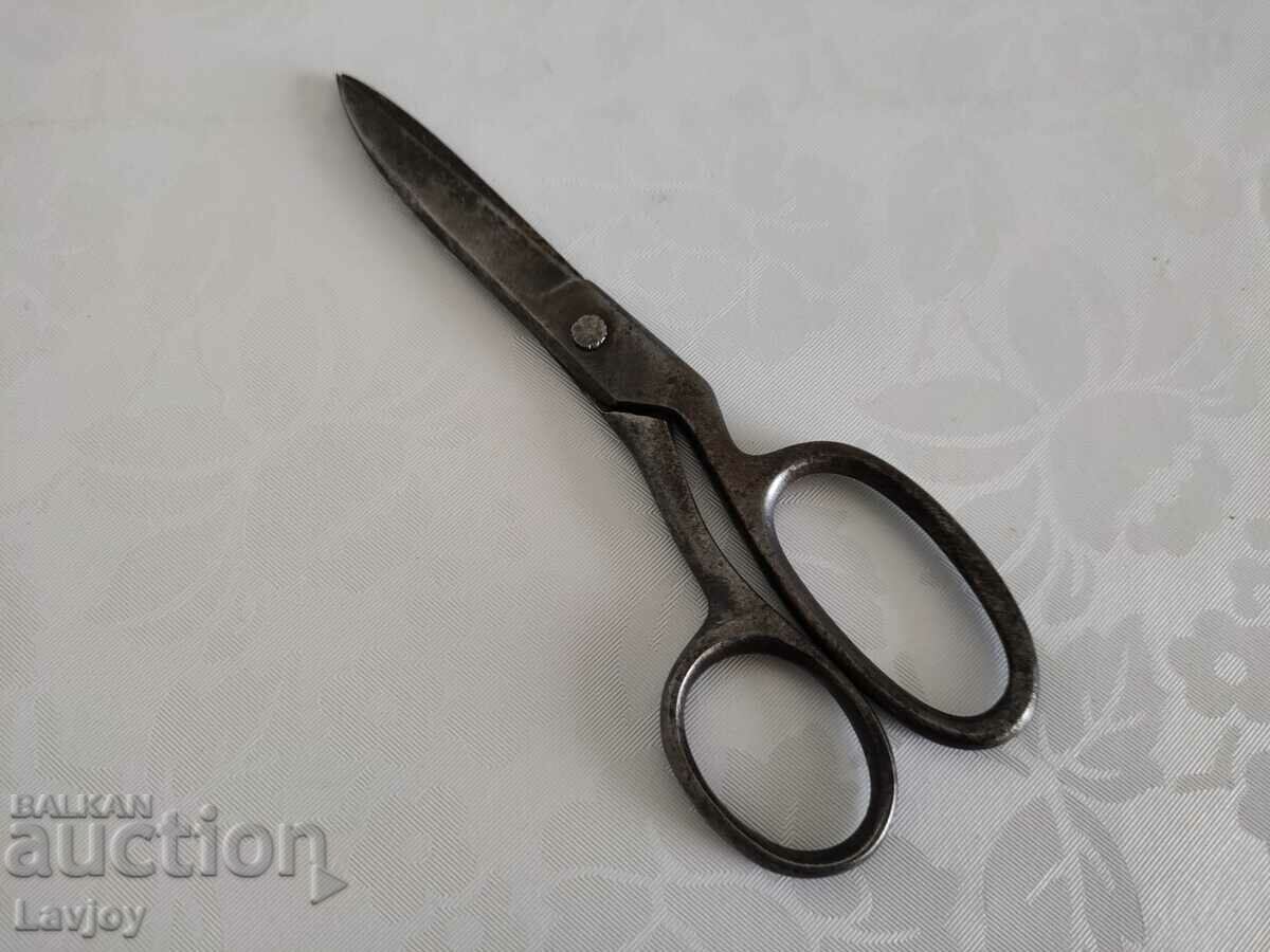 Old scissors with price 10.00 BGN | € 5.11