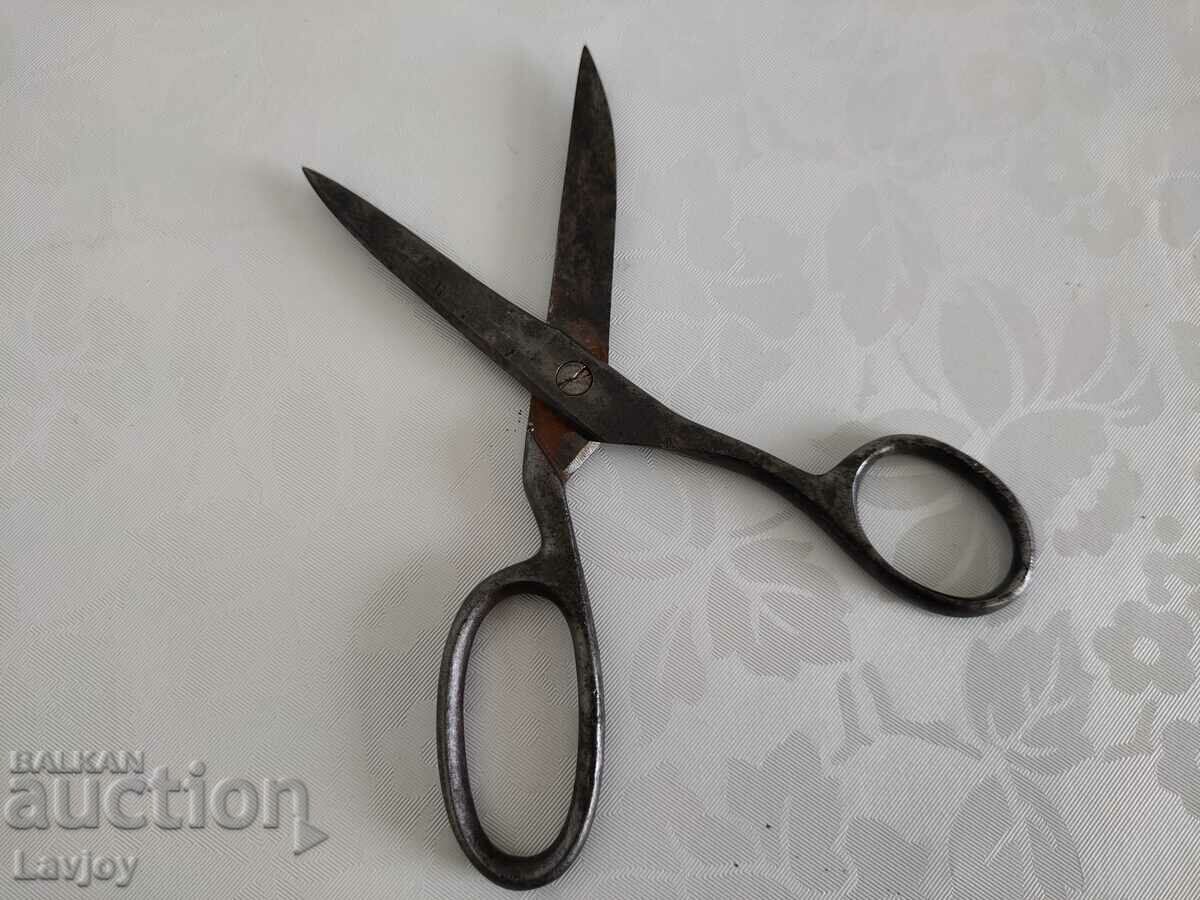 Auction  Old scissors