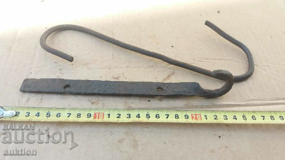 Delivery of 2 NUMBERS OF OLD HOOKS Delivery of 2 NUMBERS OF OLD HOOKS