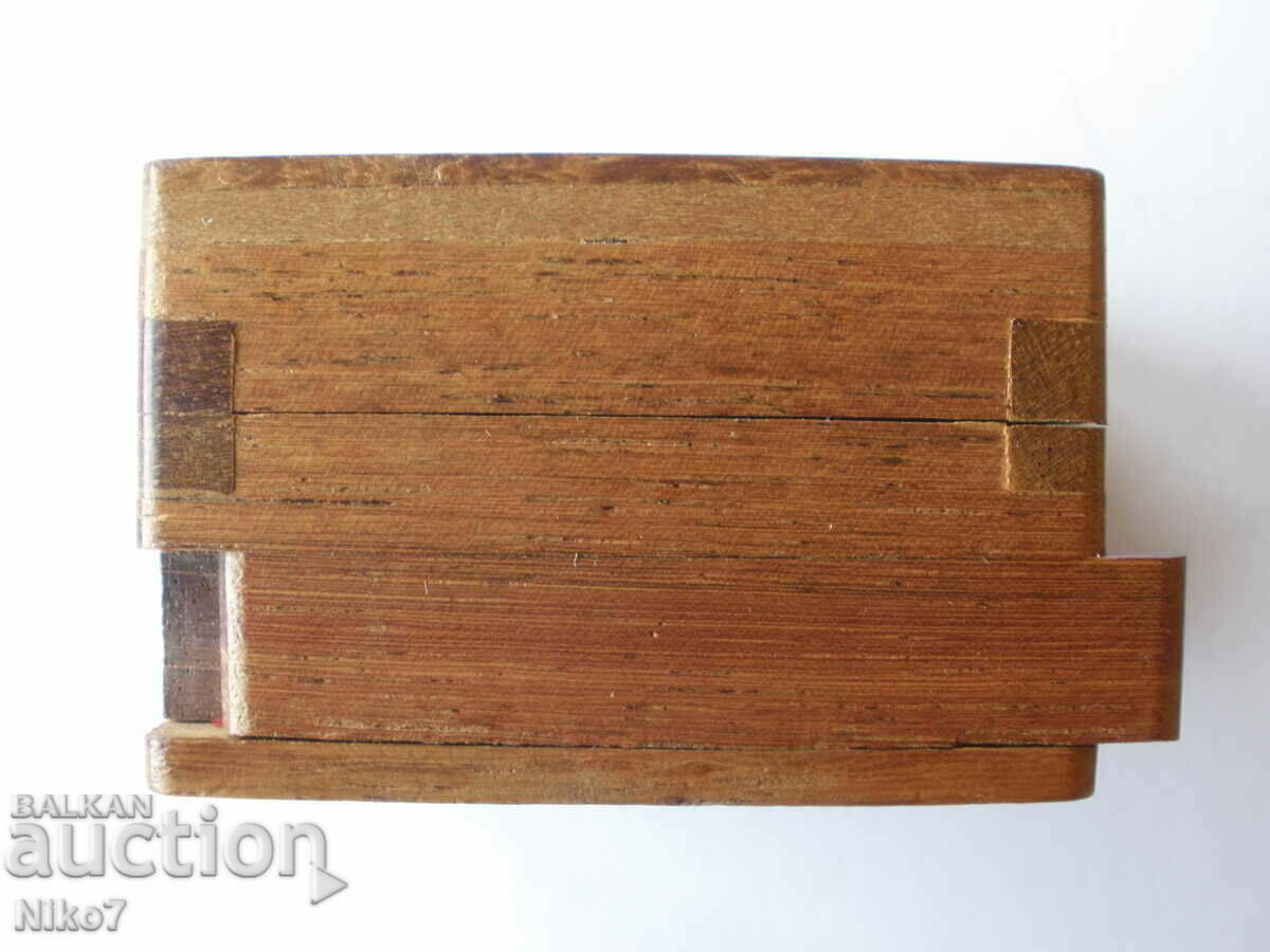 Delivery of Old, small, wooden, interesting jewelry box. Delivery of Old, small, wooden, interesting jewelry box.