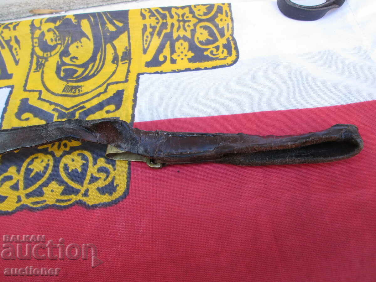 Delivery of AN OLD ROYAL SWORD CARRIER Delivery of AN OLD ROYAL SWORD CARRIER