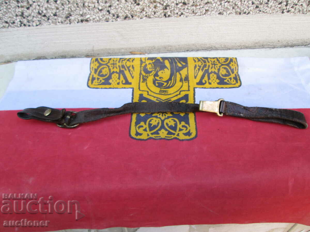 AN OLD ROYAL SWORD CARRIER - 5 AN OLD ROYAL SWORD CARRIER - 5