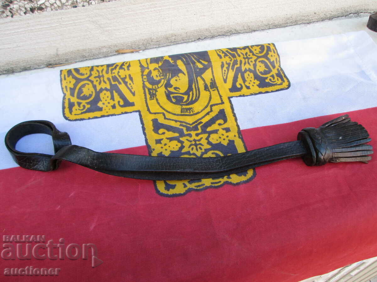 AN OLD ROYAL SWORD CARRIER - 6 AN OLD ROYAL SWORD CARRIER - 6