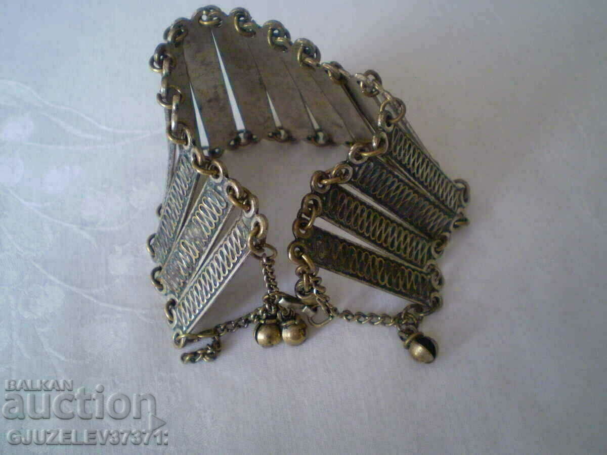 Delivery of antique ladies bracelet Delivery of antique ladies bracelet