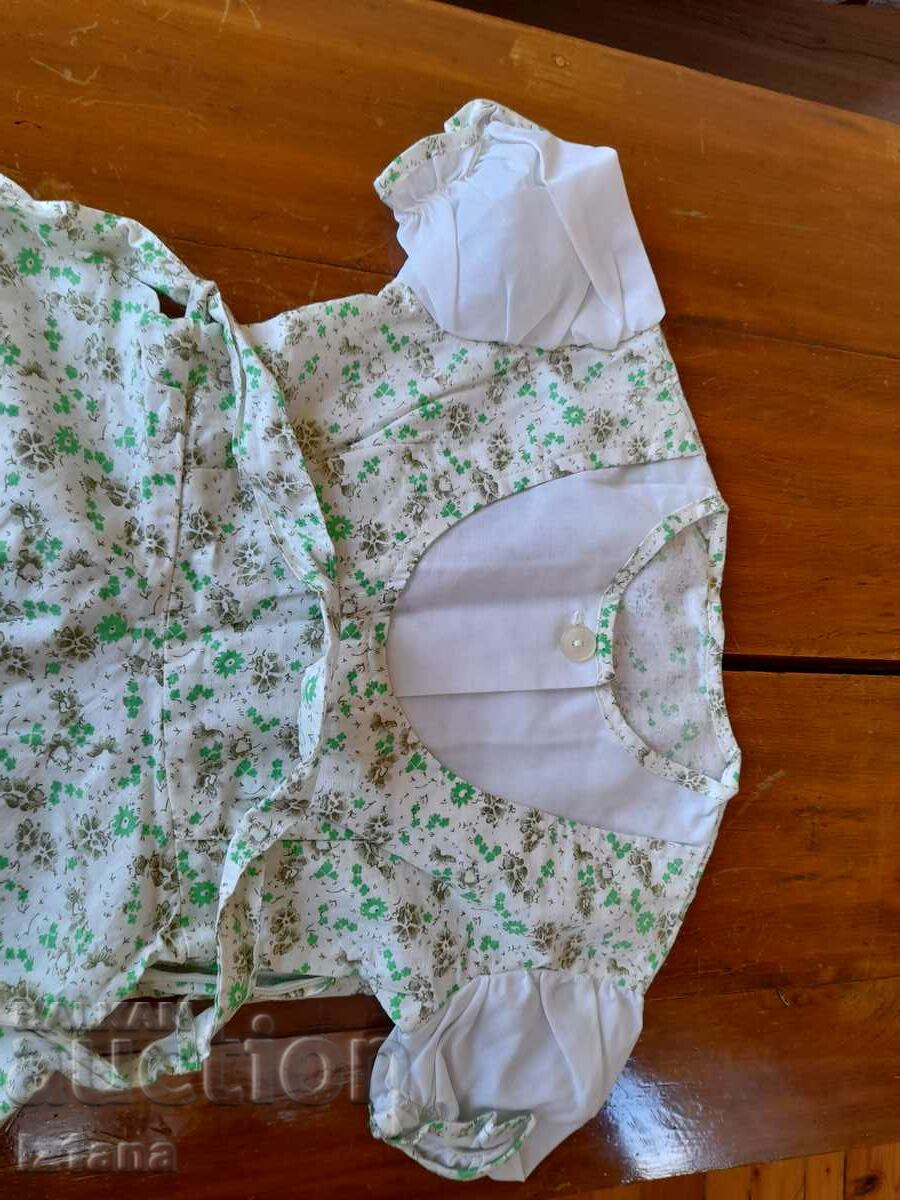 An old children's dress with price 10.00 BGN | € 5.11 An old children's dress with price 10.00 BGN | € 5.11
