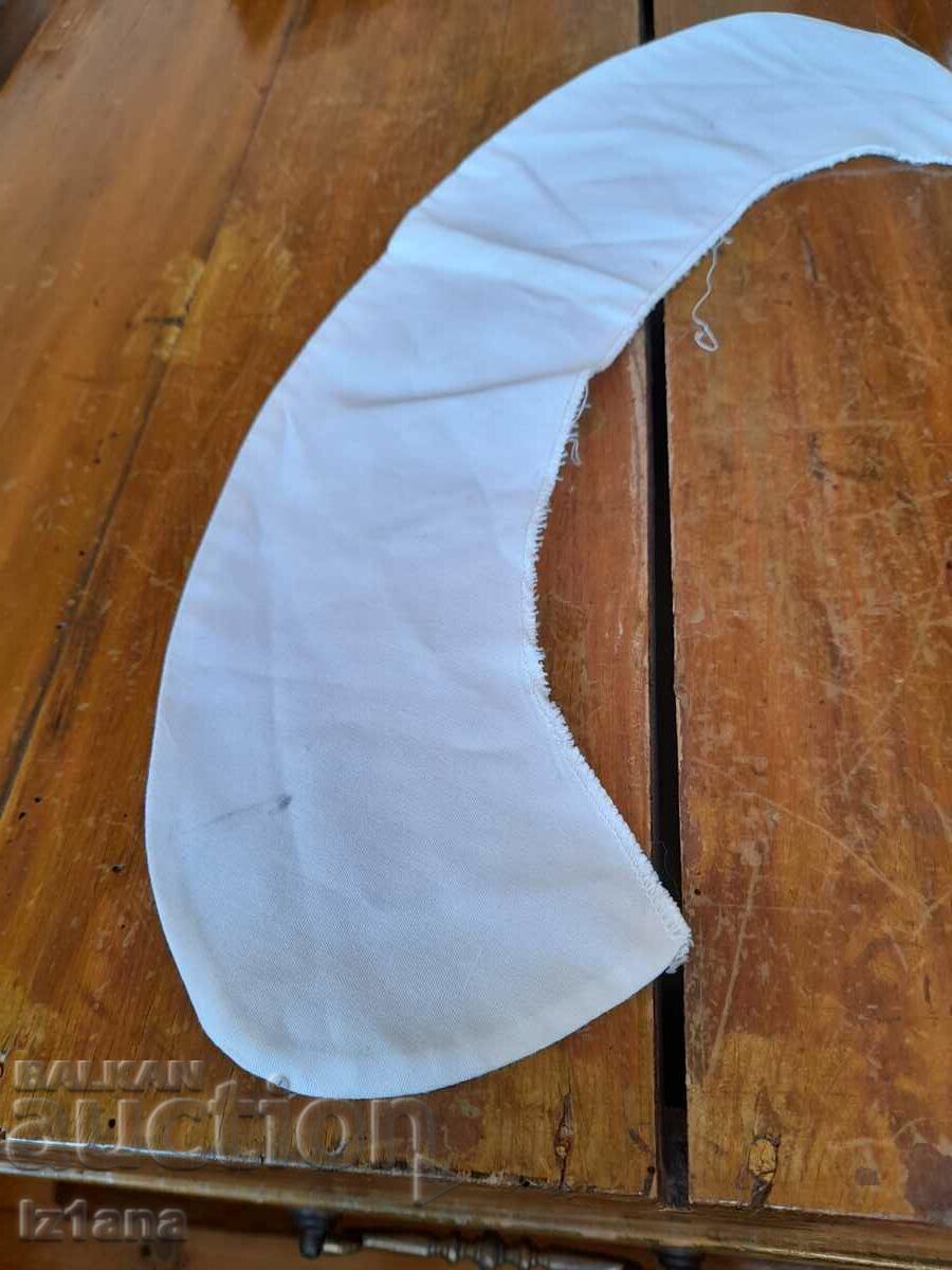 An old white collar with price 10.00 BGN | € 5.11