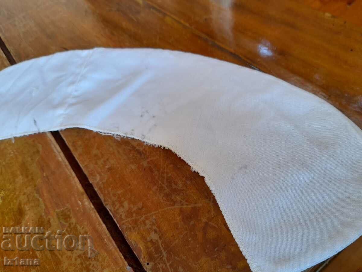 An old white collar - 5