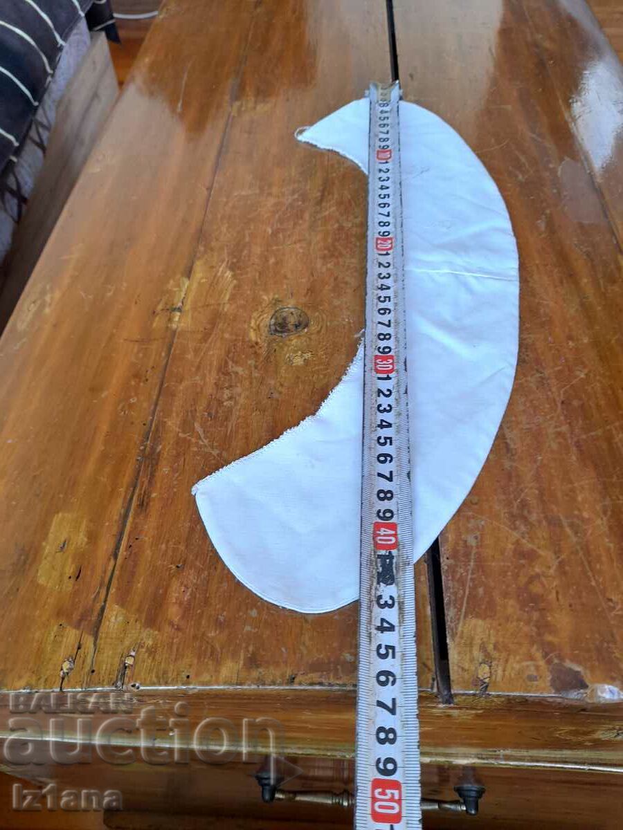 An old white collar - 6