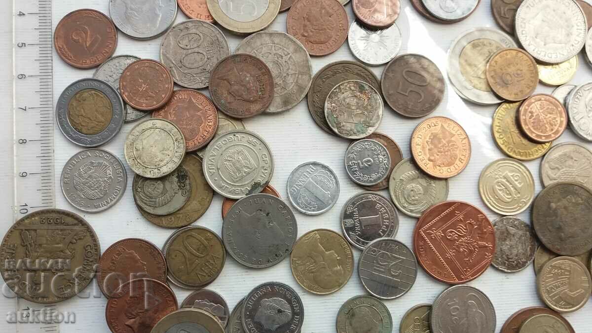 Delivery of COLLECTION OF 100 FOREIGN COINS Delivery of COLLECTION OF 100 FOREIGN COINS