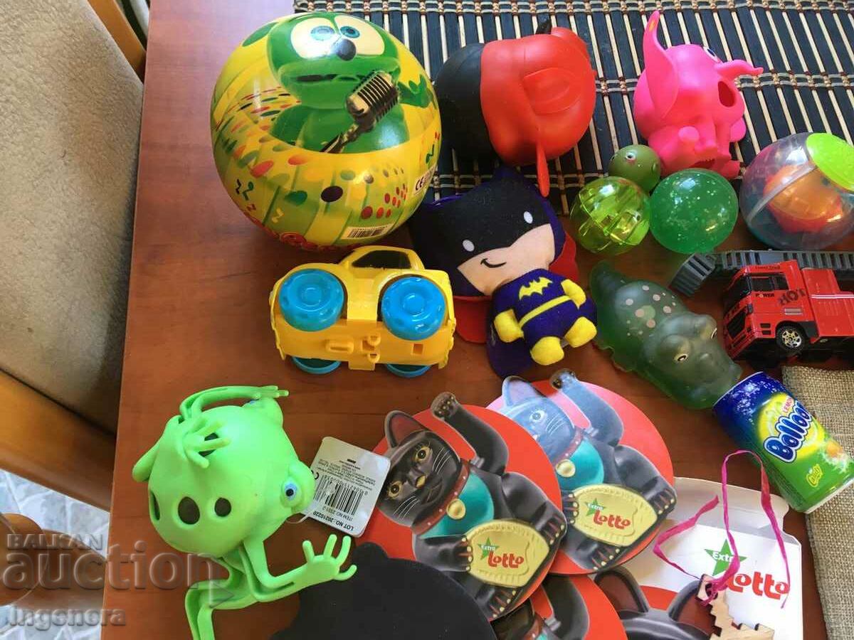 LOT OF TOY PADS BALLS ETC - 5 LOT OF TOY PADS BALLS ETC - 5