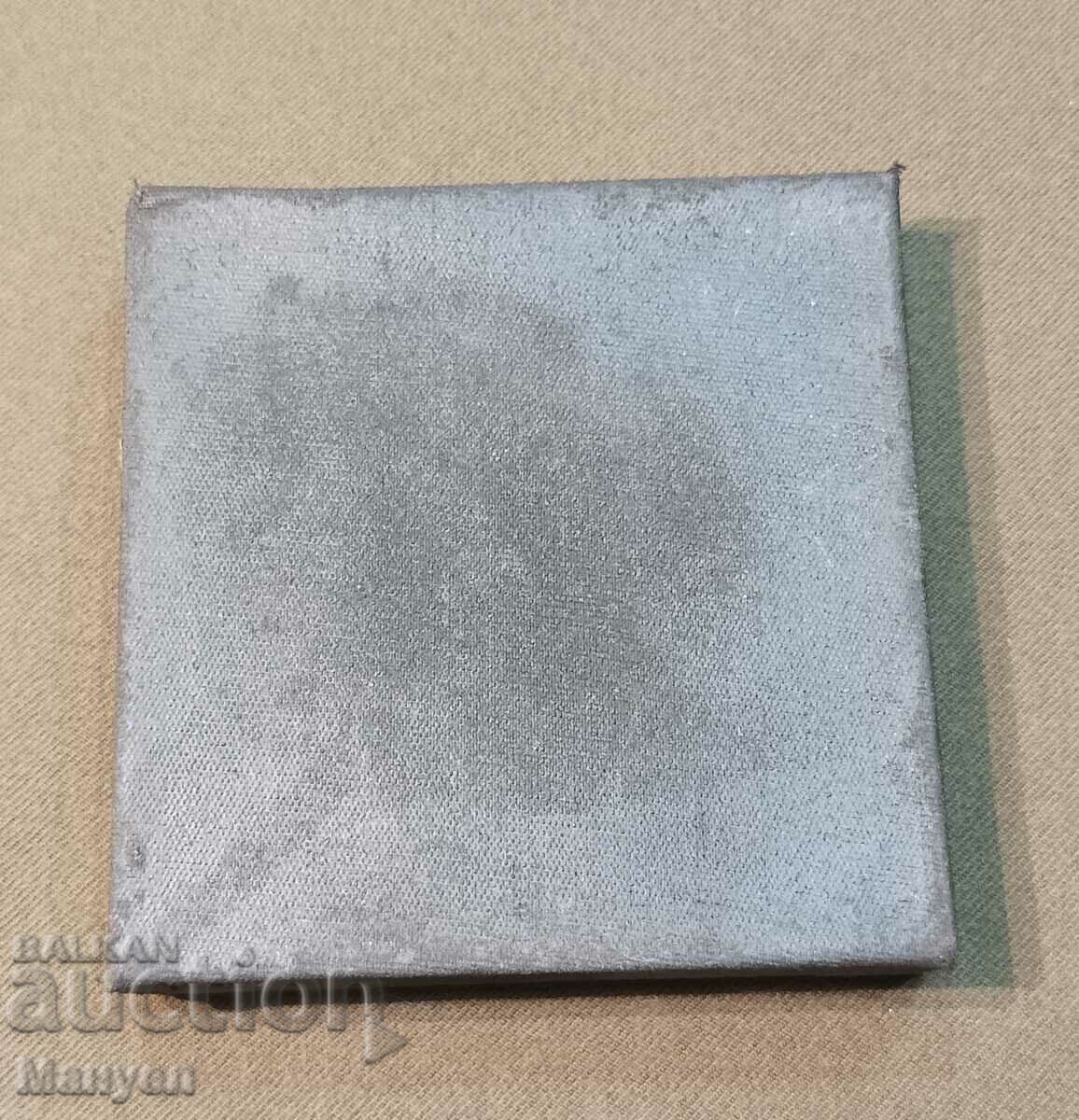 Placă rară „25 de ani de la victoria asupra Germaniei”. cu preț 29.00 BGN | € 14.83